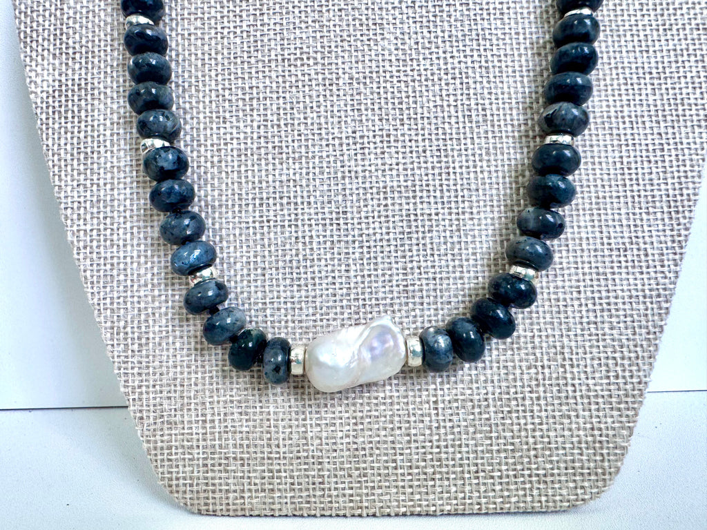 Stonehaven Necklace Gray